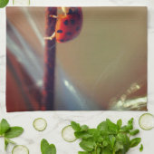 Ladybugs Balancing Nah Up Geschirrtuch (Gefaltet)