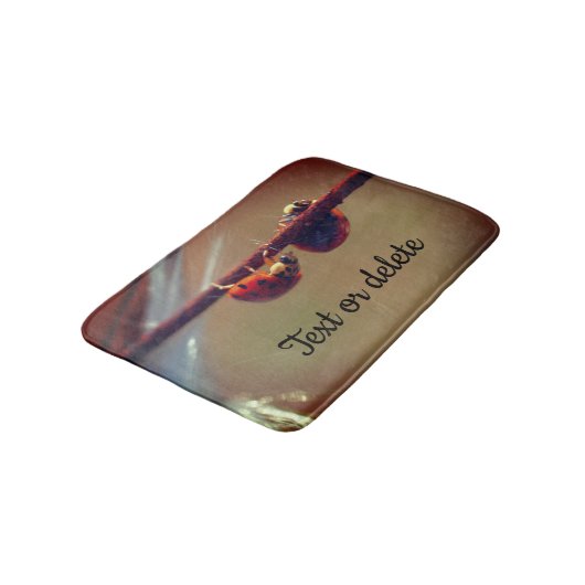 Ladybugs Balancing Nah Up Personalisiert Badematte (Schrägansicht)