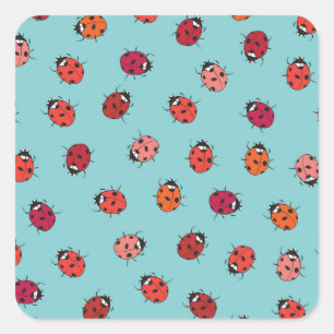 Ladybugs, blauer Hintergrund, bezauberndes, nahtlo Quadratischer Aufkleber
