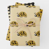 Ladybugs Gold und schwarze Punkte und Quadrate Geschenkpapier Set (Beispiel)