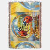 Ladybugs in einem Tropfen Wasser Decke (Vorderseite Vertikal)