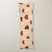 Ladybugs und Rote Pilze Seitenschläferkissen (Vorderseite Vertikal)