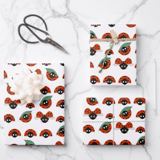 Ladybugs Wrapping Paper Sheets Geschenkpapier Set (Vorderseite)