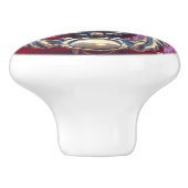 LADY'S HEAD BRASS DOOR KNOCKER (FOTOG).ON RED KERAMIKKNAUF (Seitenansicht)