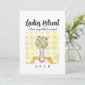 Ladys Retreat-Design mit Blume auf einem Tisch Einladung (Stehend Vorderseite)