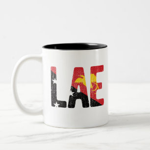 Lae mit der Flagge von Papua-Neuguinea Zweifarbige Tasse