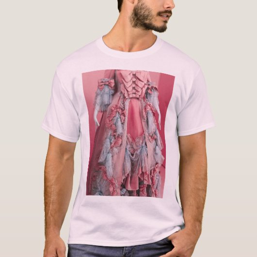 Lager. Die Begegnung. Vivienne Westwood Long T-Shirt (Vorderseite)