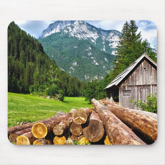 Lager im Wald mit Bergen Mousepad (Vorne)