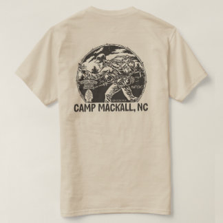 "Lager Mackall" - dreifache Überdachung - hinter T-Shirt