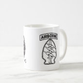 "Lager Mackall" - im Flugzeug Vorsprung Kaffeetasse (VorderseiteRechts)