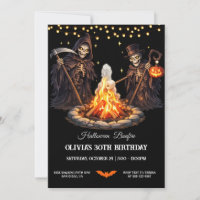 Lagerfeuer mit gruseligen Charakteren Halloween-Pa