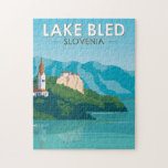 Lago Maggiore - Slowenien Reisen Retro Reisen Vint Puzzle<br><div class="desc">Lake Bled Vektorgrafik Design. Der Bled-See ist ein See in den Julischen Alpen der Oberkarninolen Region im Nordwesten Sloweniens,  wo er an die Stadt Bled angrenzt.</div>