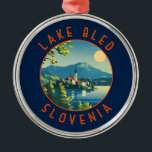 Lago Maggiore - Slowenien Vintage Ornament Aus Metall<br><div class="desc">Lake Bled Vektorgrafik Design. Der Bled-See ist ein See in den Julischen Alpen der Oberkarninolen Region im Nordwesten Sloweniens,  wo er an die Stadt Bled angrenzt.</div>