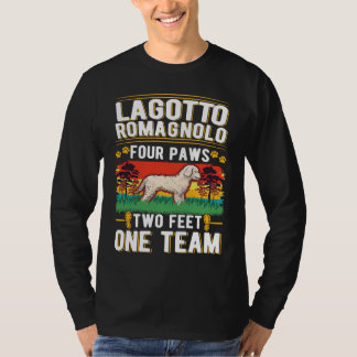 Lagotto Romagnolo vier Pfoten zwei Füße ein Team T-Shirt