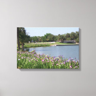 Lagune und lila Lilien Leinwanddruck