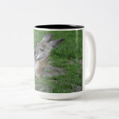 Laid-back Kangaroo Zweifarbige Tasse (VorderseiteRechts)