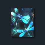 Lake Glows Dragonflies Leinwanddruck<br><div class="desc">Zwei lichtdurchflutete,  türkisfarbene,  kunstvoll gezeichnet Libellen mit lichtdurchlässigem Sealgen und Glühwürmchen im Hintergrund. Glühende Libelle.</div>