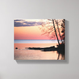 Lake Horizon mit Bäumen am See bei Morgendämmerung Leinwanddruck