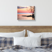 Lake Horizon mit Bäumen am See bei Morgendämmerung Leinwanddruck (Insitu (Schlafzimmer))
