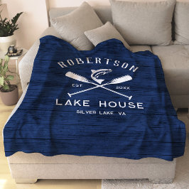 Lake House Familienname Rustic Blue Wood Fleecedecke