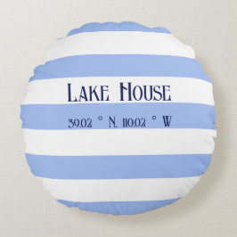 Lake House Koordinaten Familienname Blue Stripes Rundes Kissen