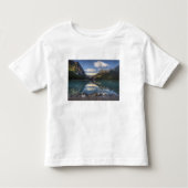 Lake Louise bei Sonnenaufgang, Banff National Park Kleinkind T-shirt (Vorderseite)