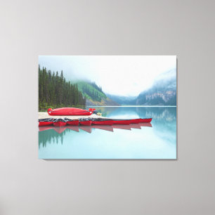 Lake Louise Kanus an einem nebligen Tag Leinwanddruck