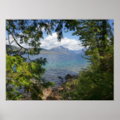 Lake McDonald durch einen Waldrahmen Poster (Vorne)