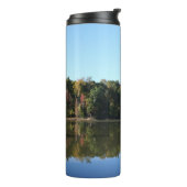 Lake Reflection Orange Herbstlaubs & Blue Skies Thermosbecher (Nach links gedreht)