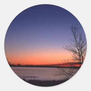 Lake Sunrise Runder Aufkleber