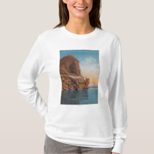 Lake Tahoe, CA - Höhlen-Felsen von der See-Ansich T-Shirt