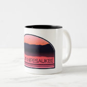 Lake Winnipesaukee New Hampshire Red Sunrise Zweifarbige Tasse (VorderseiteRechts)