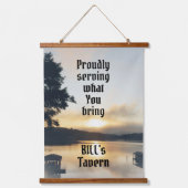 Lakefront stolz servieren, was Sie bringen Bar Wandteppich Mit Holzrahmen (Vorderseite)