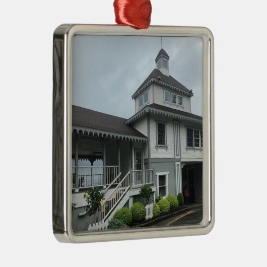 Lakeside Chautauqua Pool House Ornament Aus Metall (Rechts)