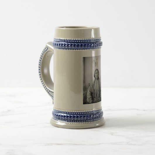 Lakota Leader sitzt Bull Native Amerikanische Urei Bierglas (Vorderseite Links)