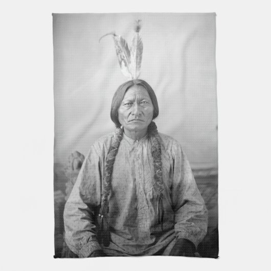 Lakota Leader sitzt Bull Native Amerikanische Urei Geschirrtuch (Vertikal)