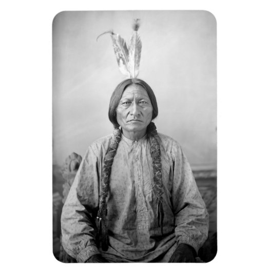 Lakota Leader sitzt Bull Native Amerikanische Urei Magnet (Vertikal)