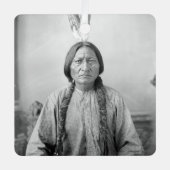 Lakota Leader sitzt Bull Native Amerikanische Urei Ornament Aus Metall (Vorderseite)