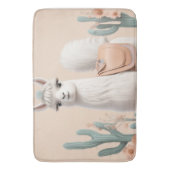 Lama mit Sattel in der Wüste Badematte (Vorderseite Vertikal)