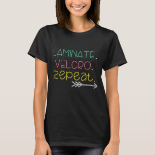 Laminat. Flausch. Wiederholung. T-Shirt