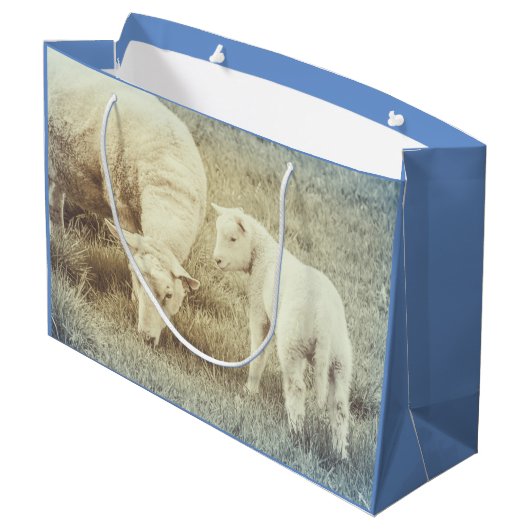 Lamm-Baby-Schafe Große Geschenktüte (Rückseite Schrägansicht)