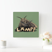Lamp? Moth Meme Quadratische Wanduhr (Zuhause)