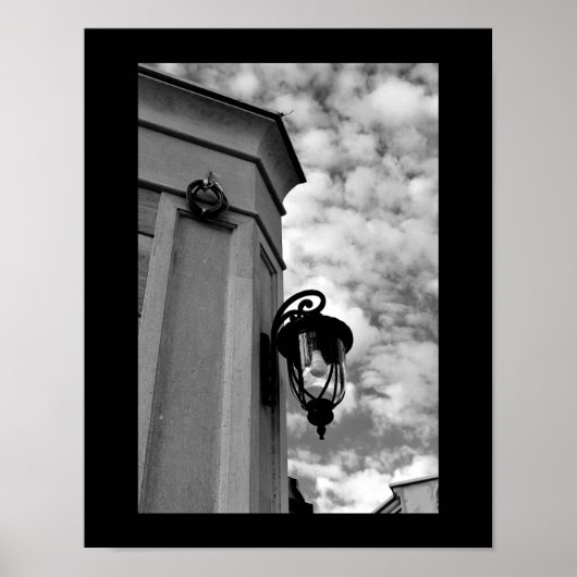 Lampe an einem bewölkten Tag Poster (Vorne)