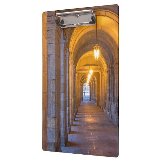 Lampenbeleuchtete Steinhalle Klemmbrett (Links)