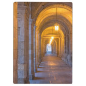 Lampenbeleuchtete Steinhalle Klemmbrett (Rückseite)