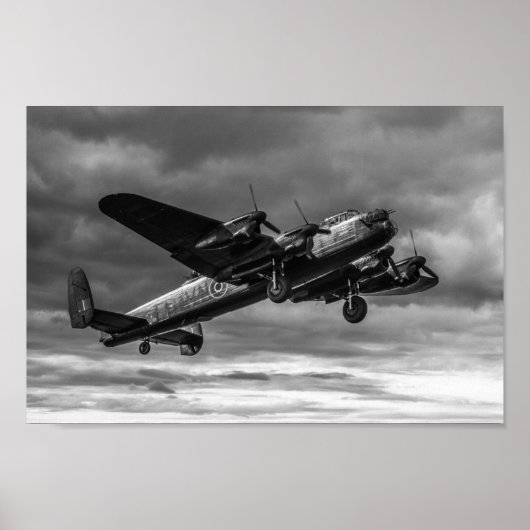 Lancaster Bomber im Himmelmono Poster (Vorne)