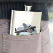 Lancaster Bomber über einem Mohnfeld Flachmann (Beispiel)