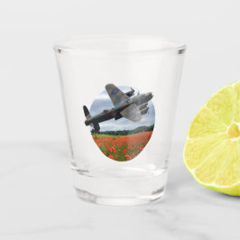 Lancaster Bomber über einem Mohnfeld Schnapsglas