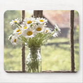 Land-Daisy-Sträußchen im Fenster Mousepad (Vorne)