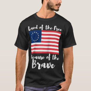 Land der Freie wegen der tapferen Betsy Ross T-Shirt